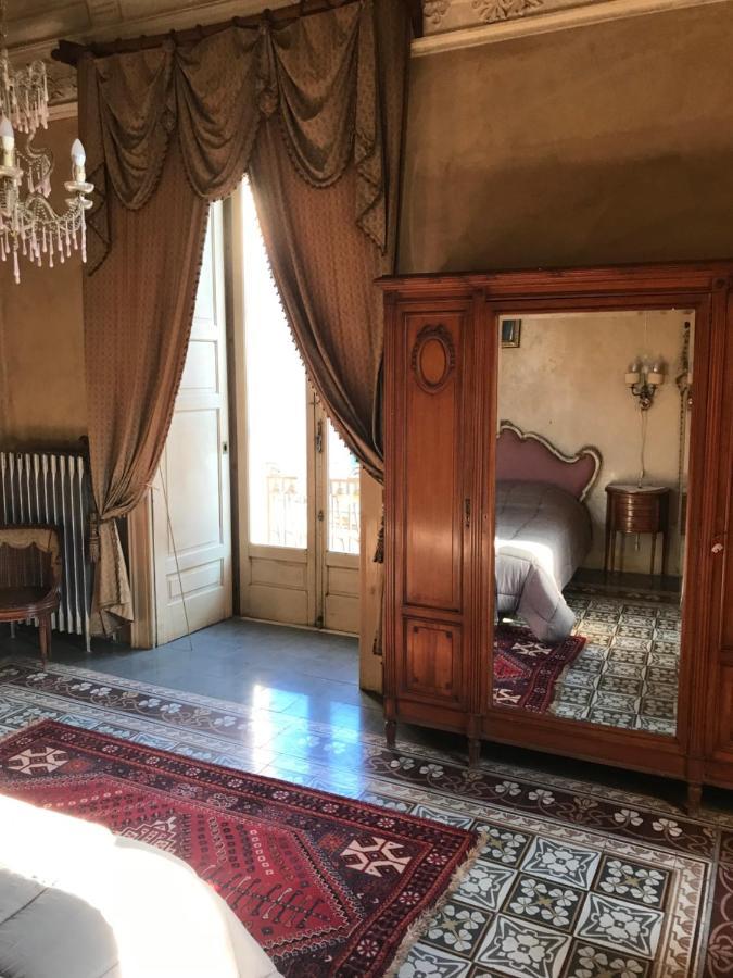 Palazzo De Bellis Vitti Nella Citta Delle Grotte Panzió Castellana Grotte Kültér fotó