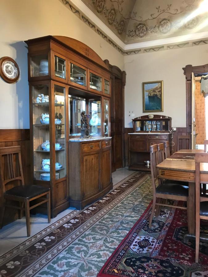 Palazzo De Bellis Vitti Nella Citta Delle Grotte Panzió Castellana Grotte Kültér fotó